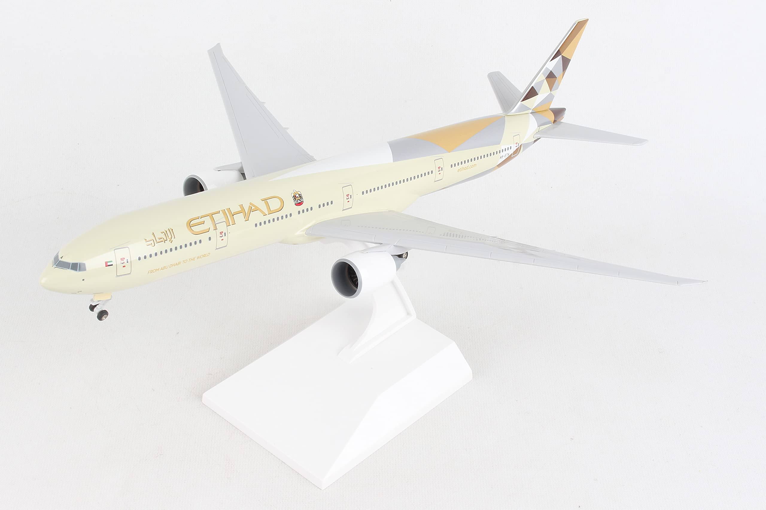Amazon.com: Skymarks Daron Etihad 777-300ER w/Gear 1/200 (SKR1067