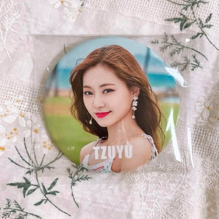 Amazon.co.jp: TWICE ツウィ 缶バッジ Twaii's Shop ポップアップ