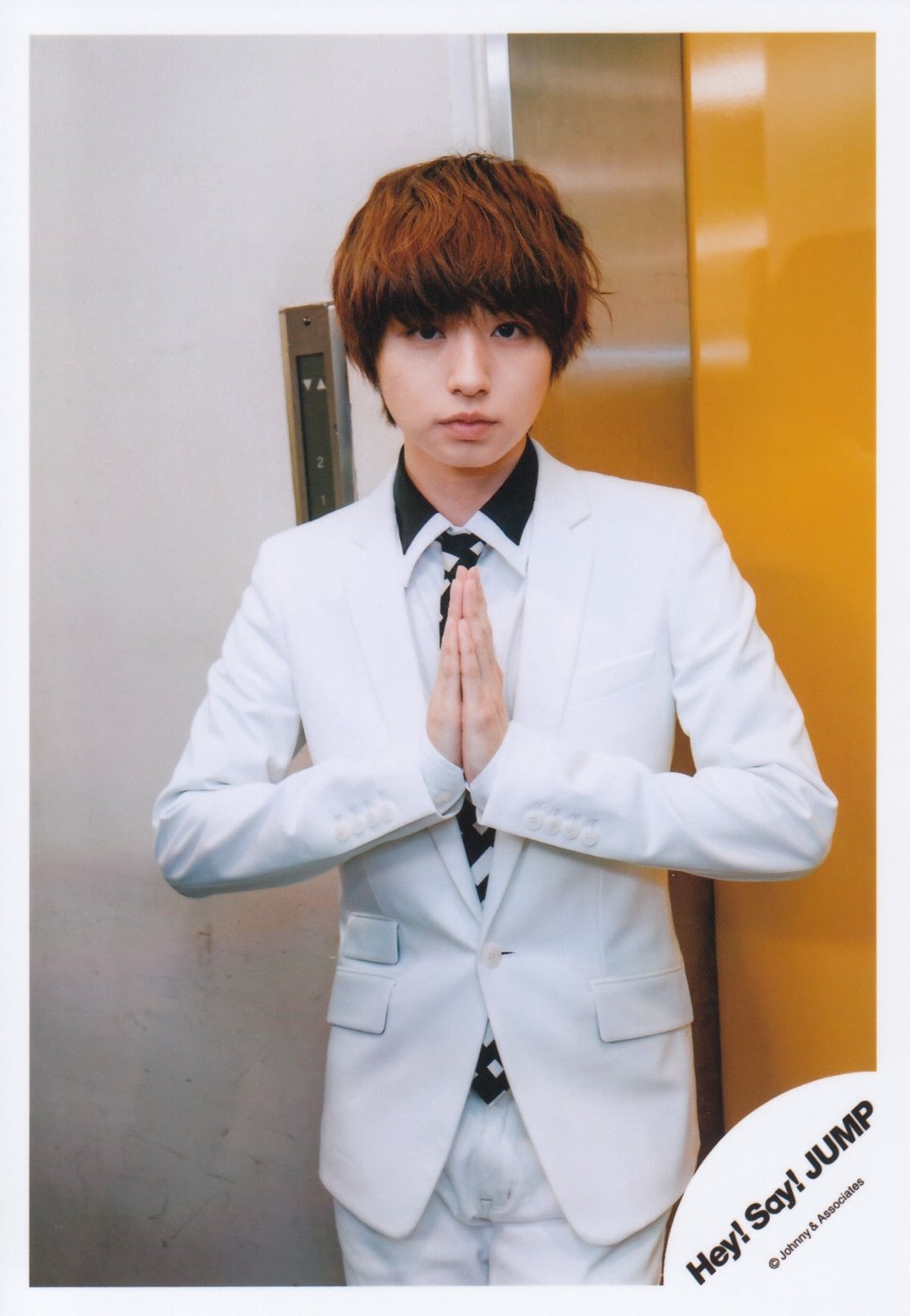 Amazon.co.jp: Hey! Say! JUMP 公式生写真（伊野尾慧）HI00129 : おもちゃ