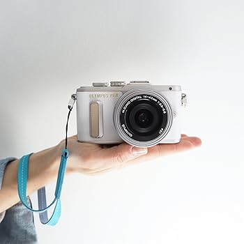 Amazon.com : OLYMPUS PEN E-PL8 14-42mm EZ lens kit [White