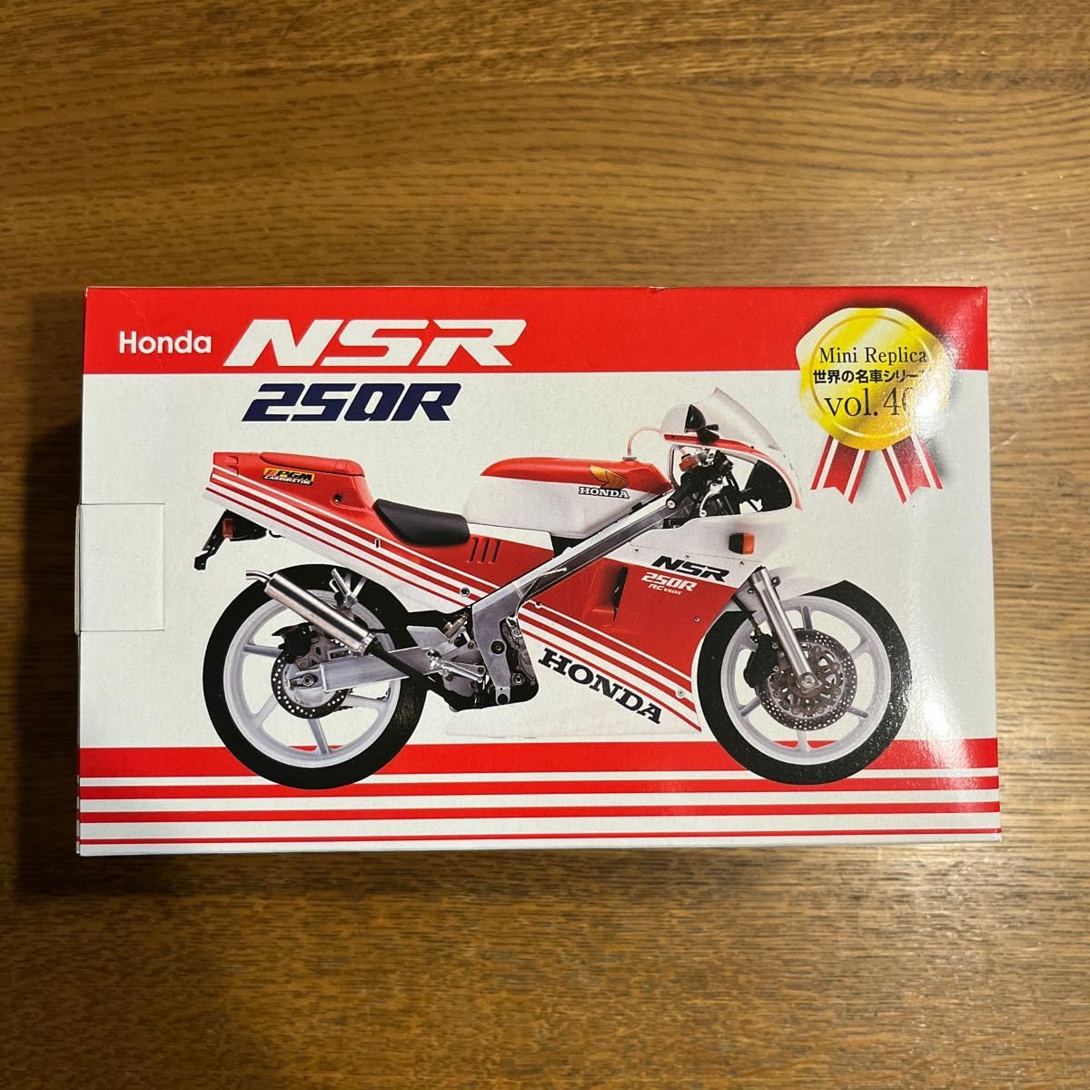 Amazon.co.jp: 世界の名車 シリーズvol40 レッドバロン ミニレプリカ