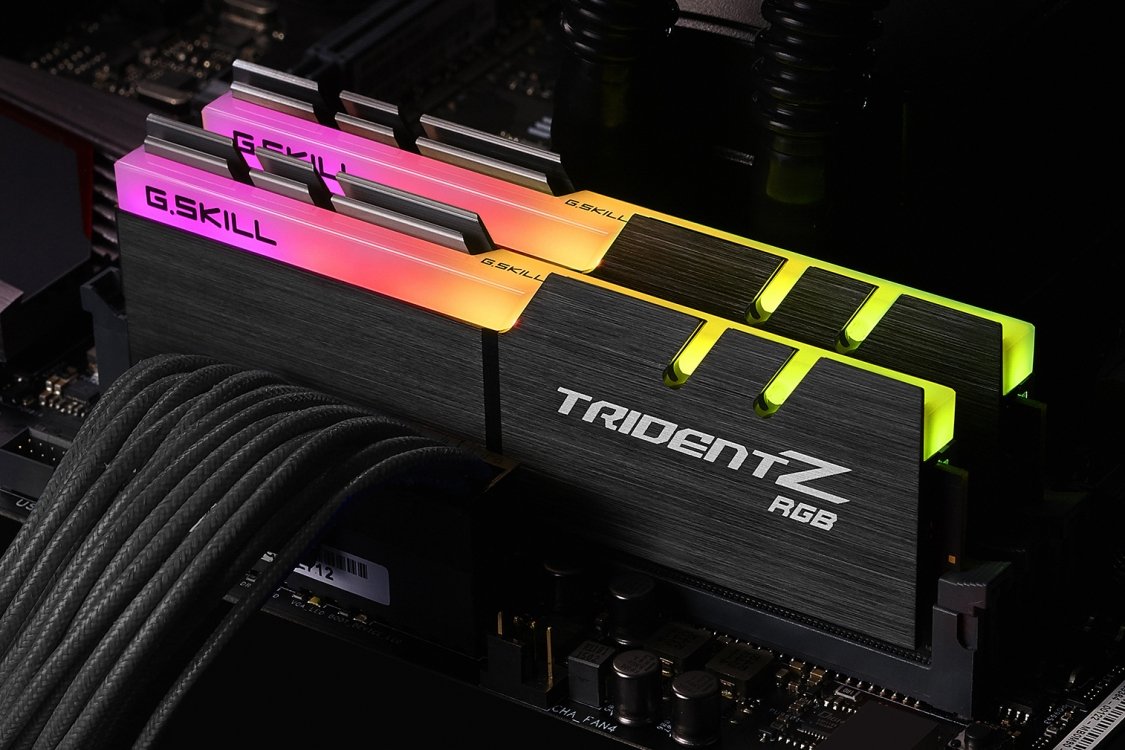 G.SKILL Trident Z RGB für AMD, DDR4-3200, CL16-16 GB Dual-Kit