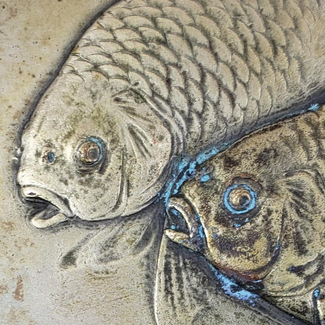 Amazon.co.jp: 海野勝珉『双魚』図『六十九翁 勝珉』 銅板レリーフ検