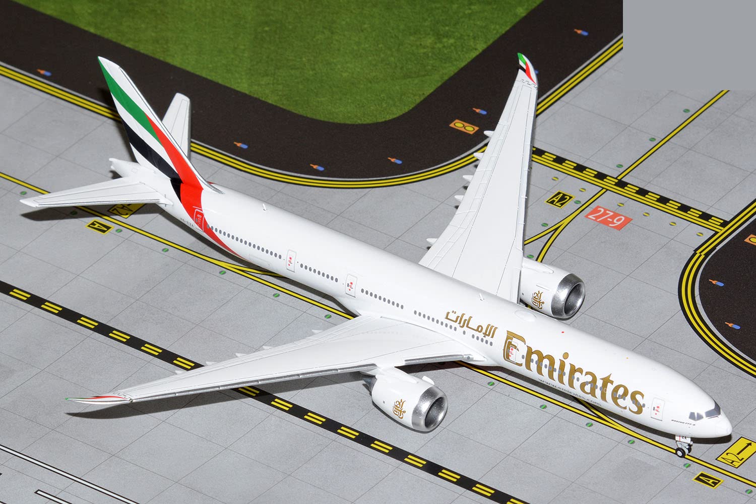 Amazon.com: GeminiJets GJUAE2160 Emirates Boeing 777-9X A6-EZA