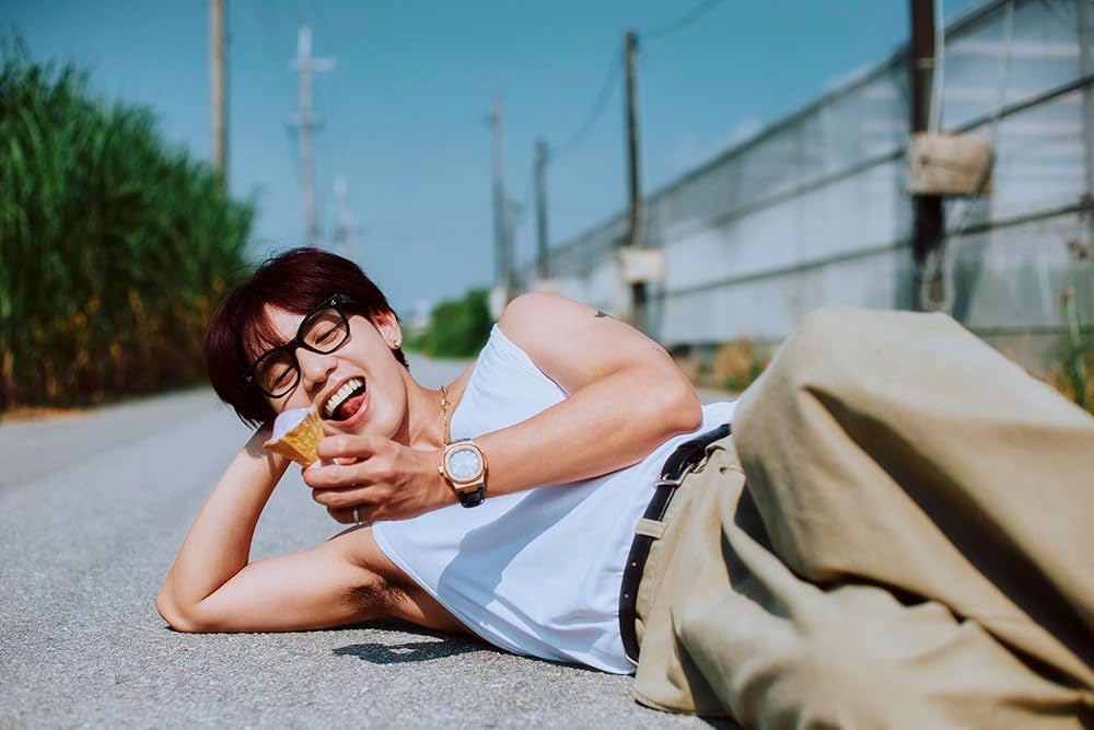 Amazon.co.jp: 光と影 神谷健太1st写真集 : 神谷 健太: 本