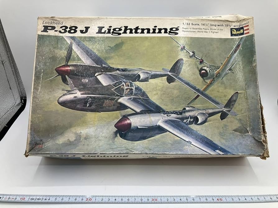 Amazon.co.jp: E-88 Revell 超大型1/32スケール ロッキードP38-J