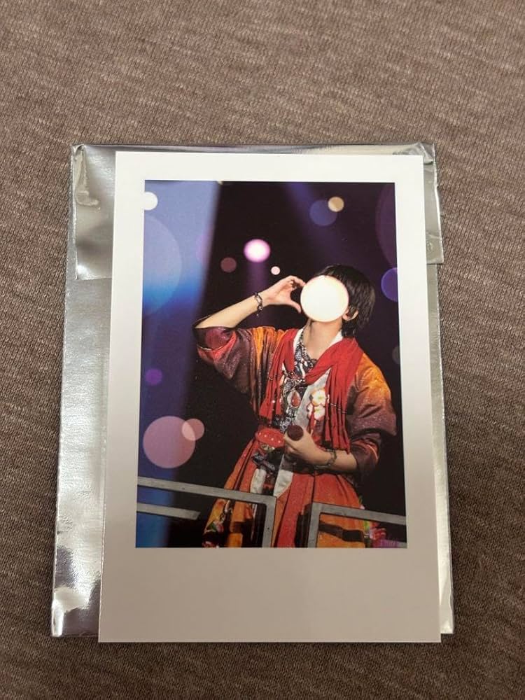 Amazon.co.jp: いれいす りうらくん 実写チェキ パリ : おもちゃ