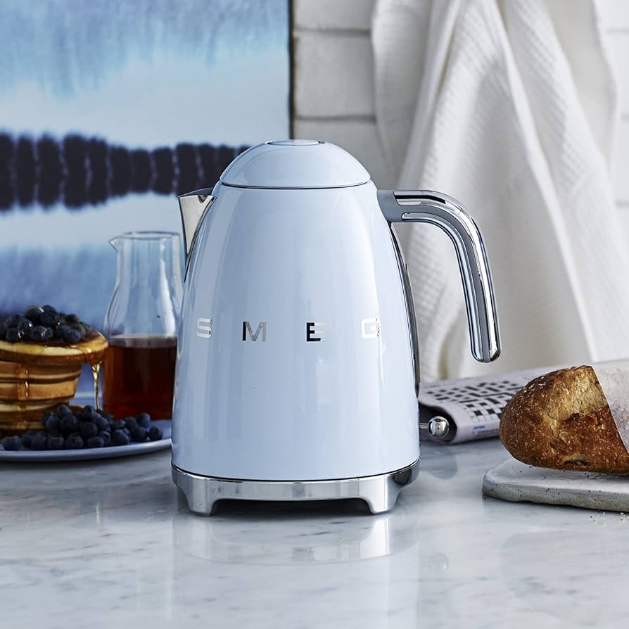 Amazon | 【日本正規品】SMEG スメッグ 電気ケトル (1.7L) (レッド