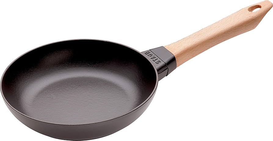 Amazon｜staub ストウブ 「 ウッドハンドル フライパン 20cm 」 鋳物