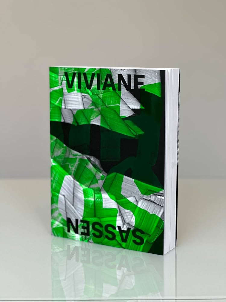 Amazon.com: Viviane Sassen: Phosphor: 9783791389783: Sassen