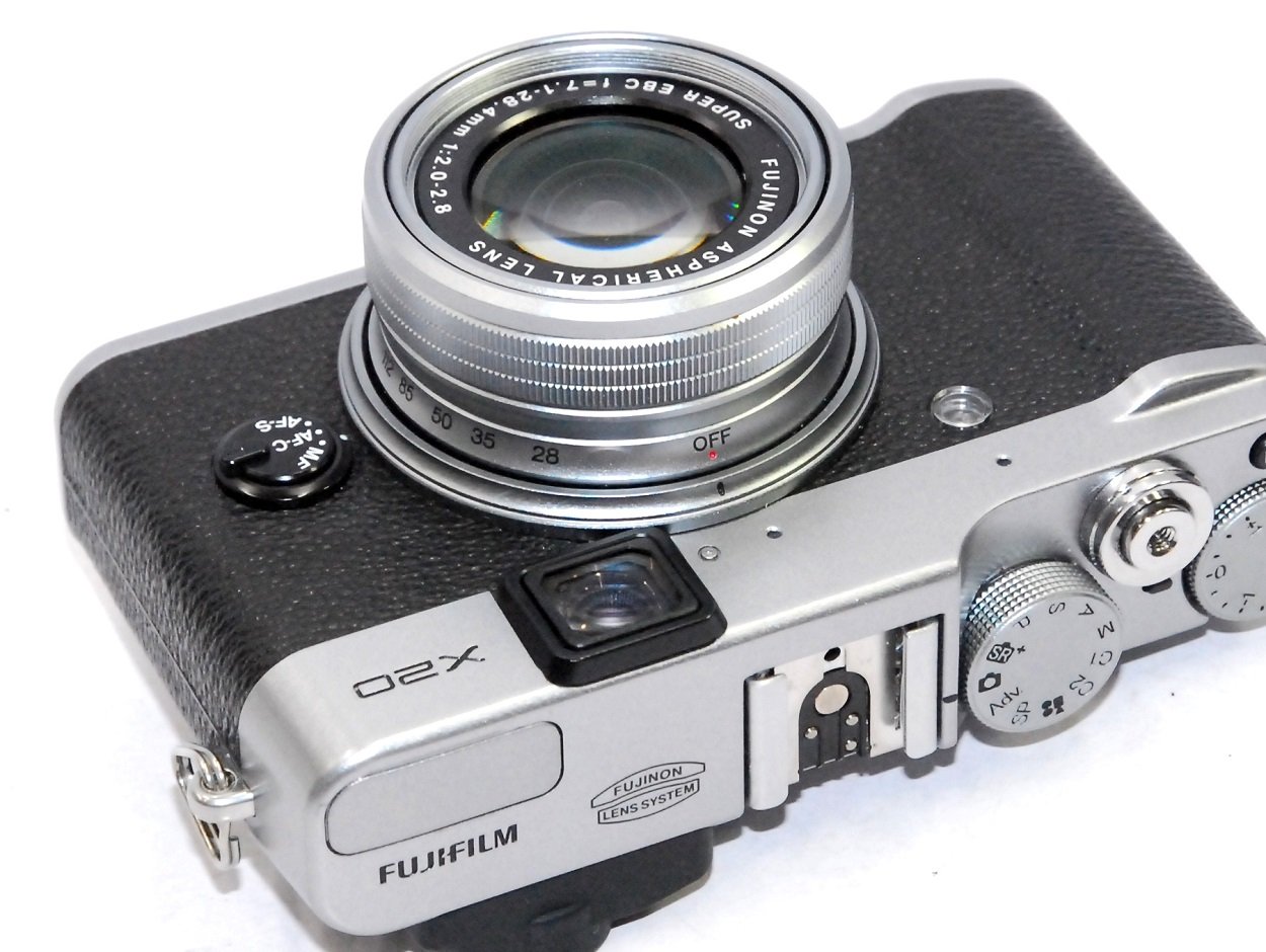 Amazon.co.jp: FUJIFILM Digital Camera X20S Optical 4x Zoom Silver