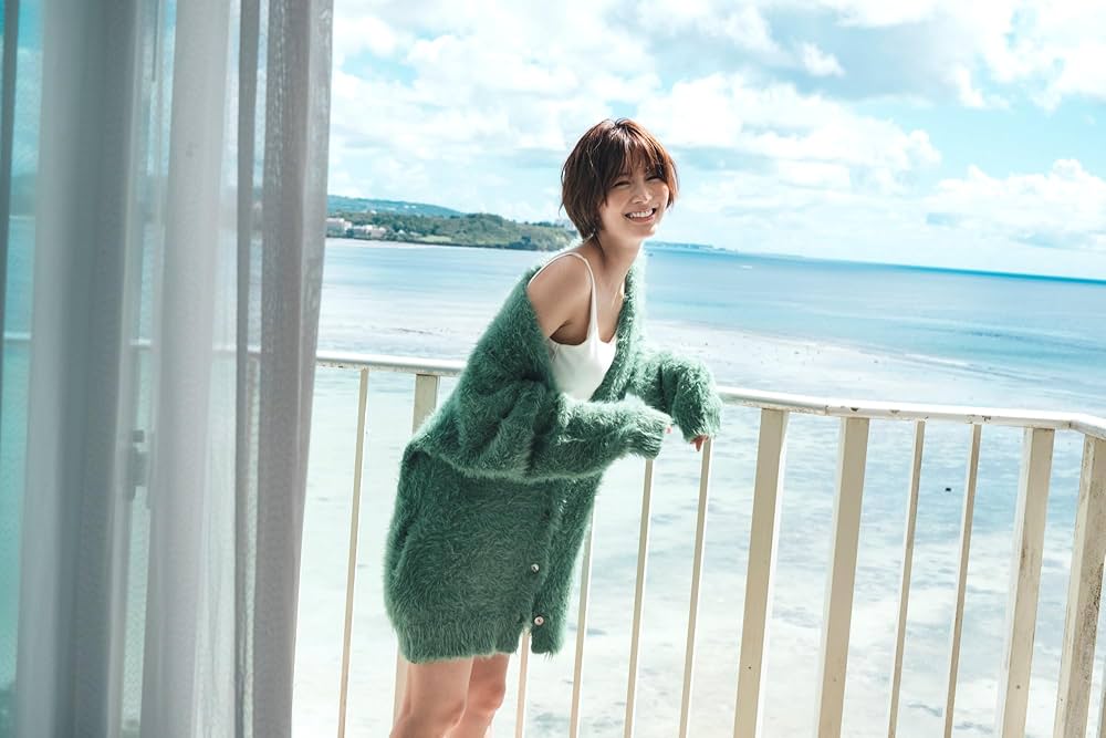 Amazon.co.jp: 岡崎紗絵 2nd 写真集 Lupinus : 岡崎紗絵: 本