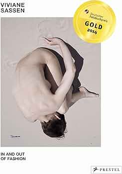 Amazon.com: Viviane Sassen: In and Out of Fashion: 9783791348285