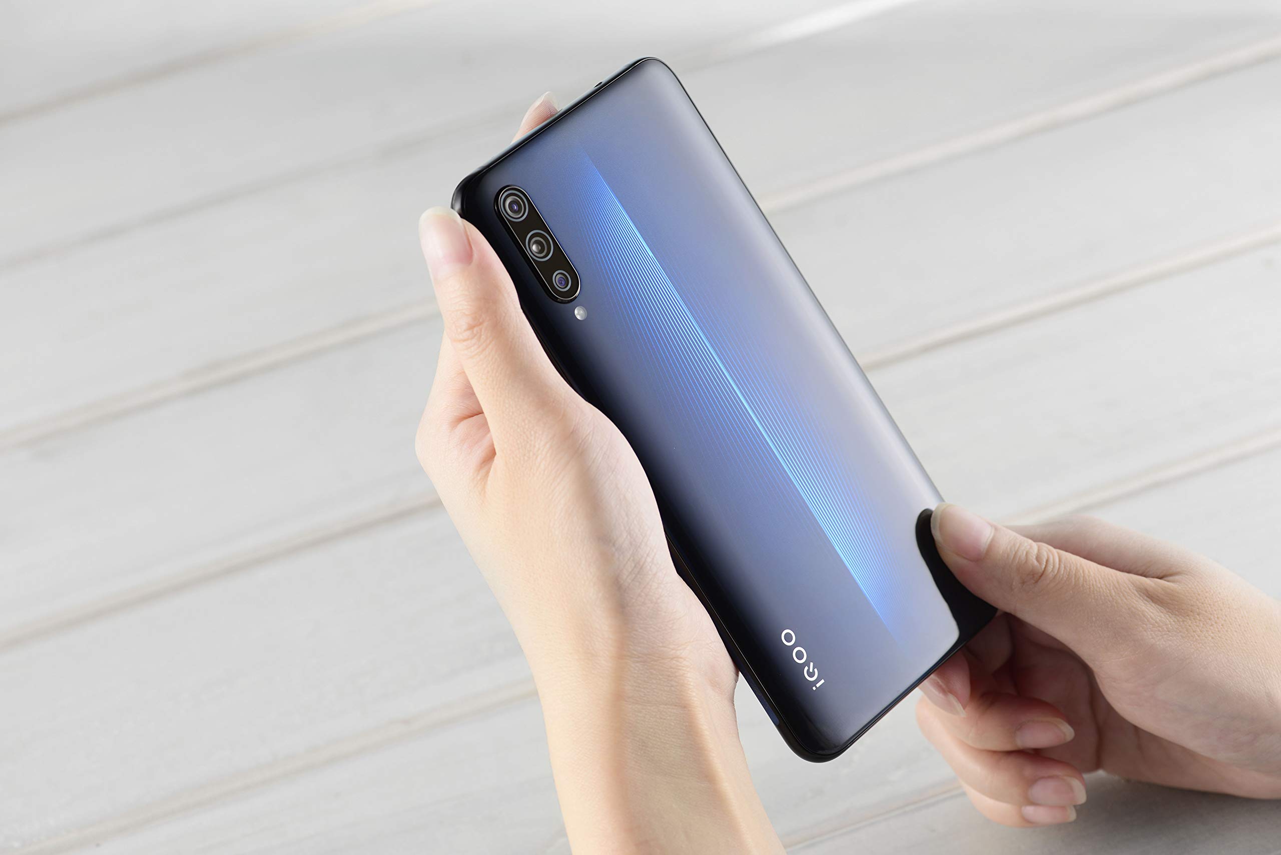 Amazon | Vivo iqoo(アイクー) RAM 6GB/8GB + ROM 128GB Snapdragon