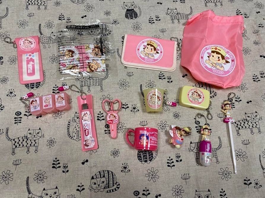 Amazon.co.jp: 不二家 コレクション ペコちゃん13点セット おもちゃ