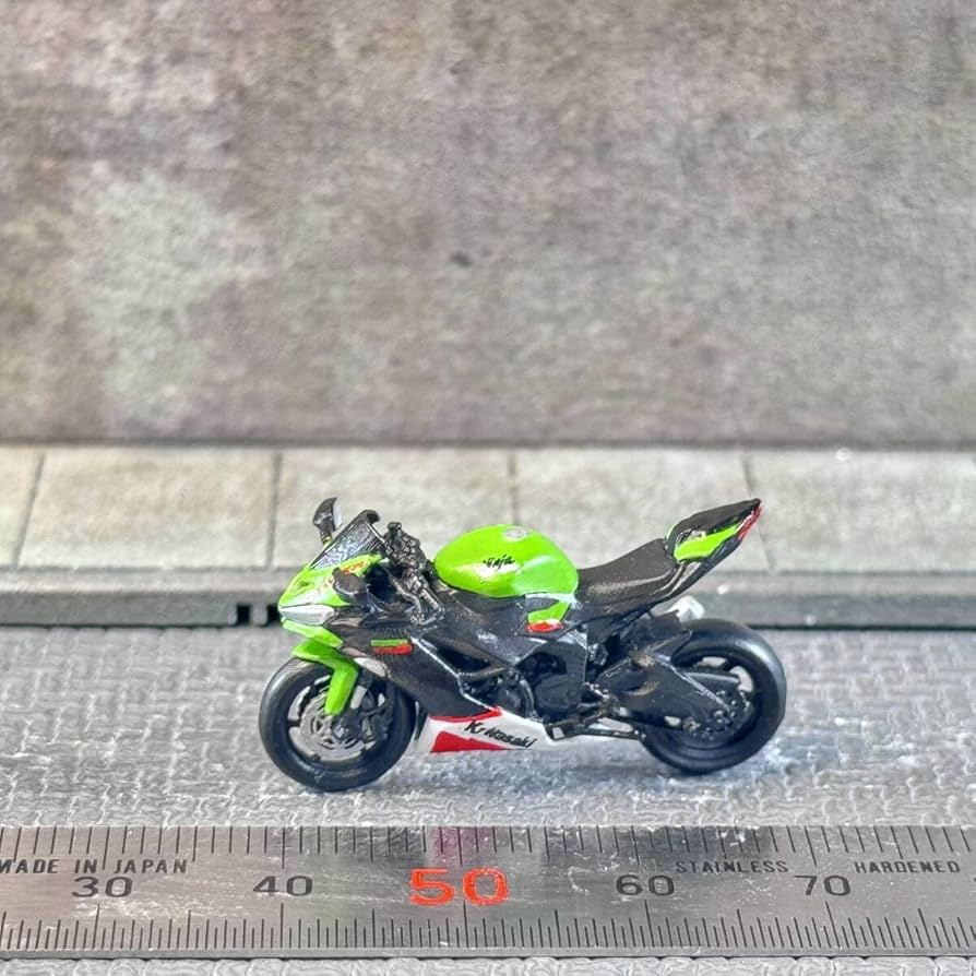 Amazon | 1/64 スケール カワサキ Ninja ZX-6R バイク フィギュア