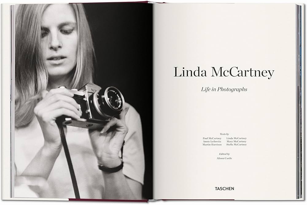 Amazon.co.jp: Linda McCartney. Life in Photographs : McCartney