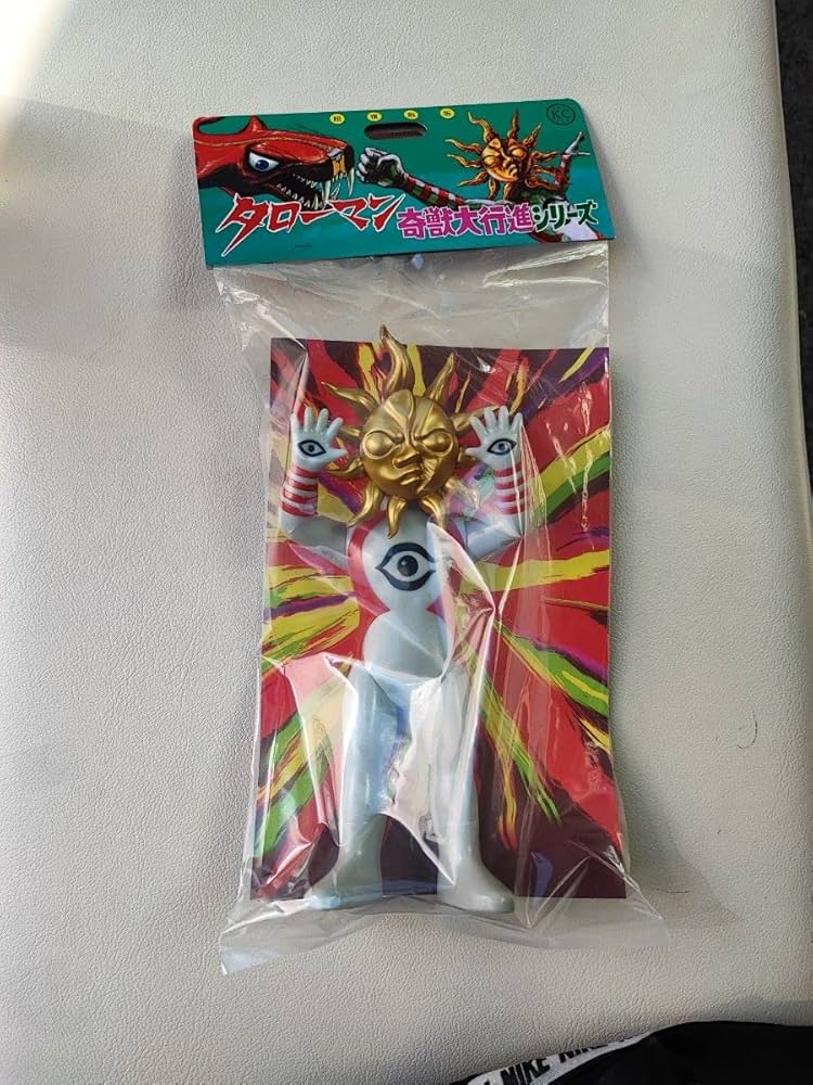 Amazon.co.jp: 超復刻版 タローマン ソフビ人形 フィギュア 岡本太郎