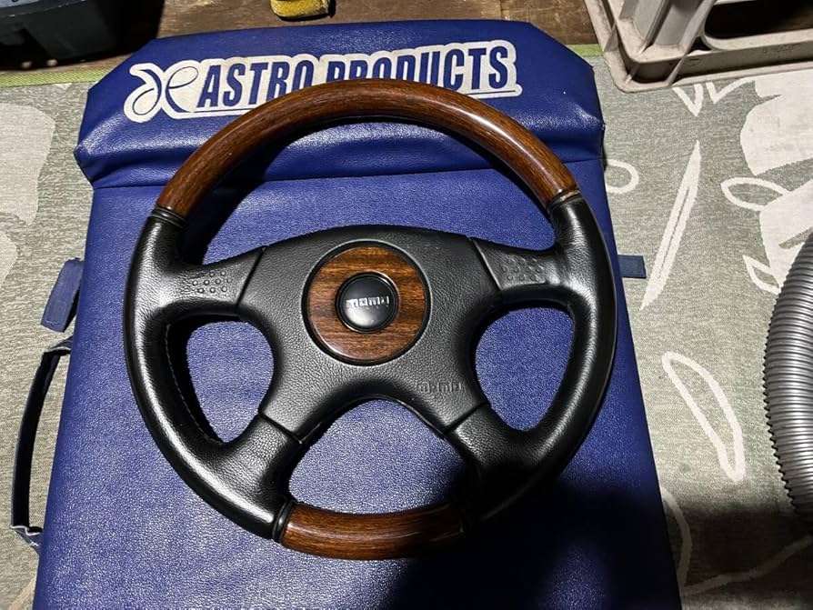 momo オリンピックⅢ 当時物スポーツタイプ ステアリング・ハンドル本体