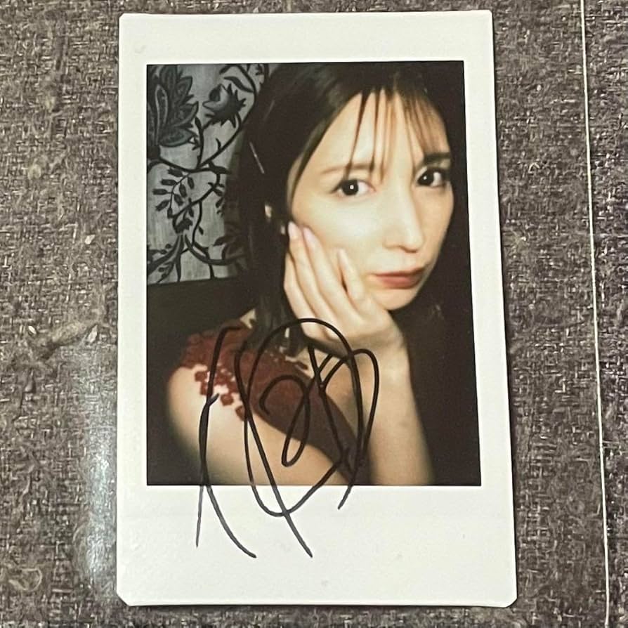 Amazon.co.jp: 仲村みう 写真集 Nevermind直筆サイン入りチェキ : おもちゃ