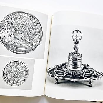 Amazon.co.jp: 図録本西大寺舎利塔十二天像写真解説金銅宝塔鉄宝塔五瓶