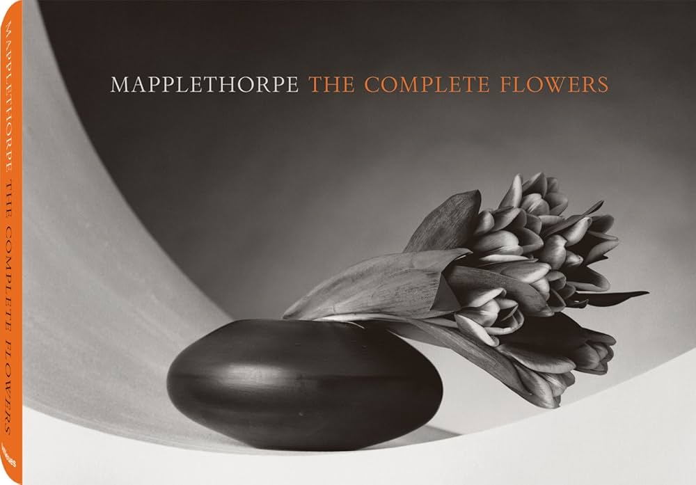 Amazon.com: Mapplethorpe: The Complete Flowers (English and German