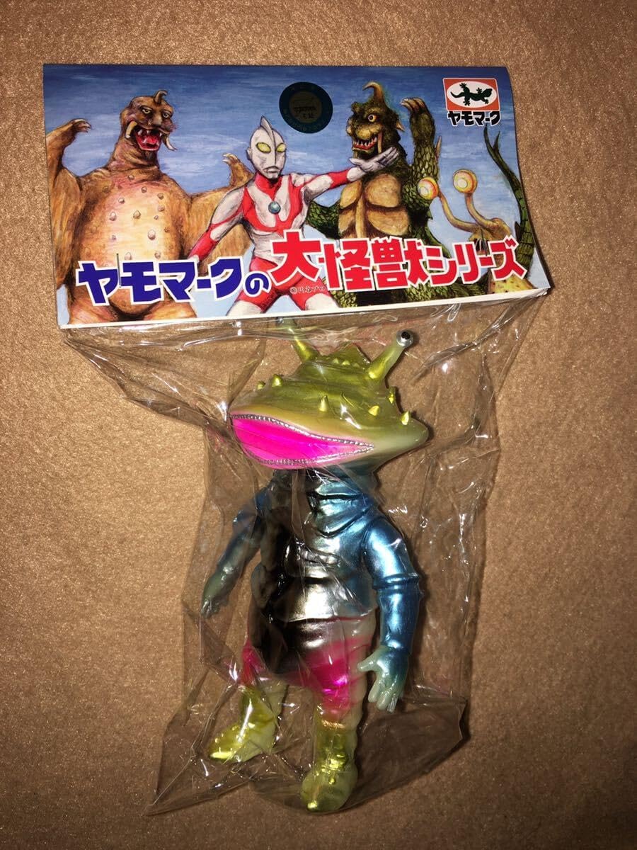 山吉屋 ウルトラQ カネゴン ライトブルー 無彩色版 コイン怪獣 未開封