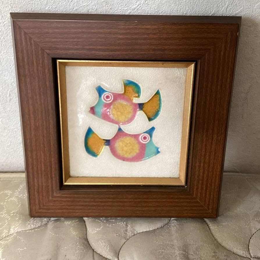 Amazon.co.jp: 京都嵯峨野 佐分利 正作 七宝陶額 魚 木枠額装 : おもちゃ