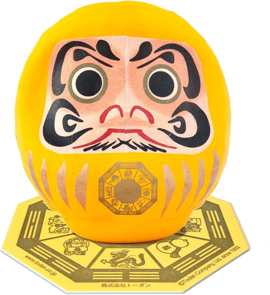 Amazon.co.jp: 東団や 縁起物【金運だるまさん・1号 9cm：台座付】大吉