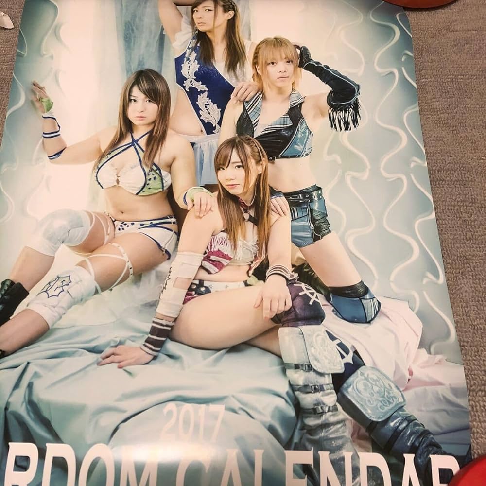 Amazon.co.jp: スターダムカレンダー紫雷イオ 岩谷麻優 宝城カイリ