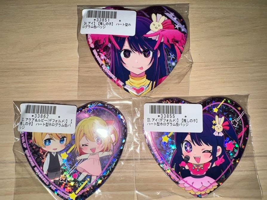 Amazon.co.jp: 推しの子 ホログラム缶バッジ ハート型 アイ アクア