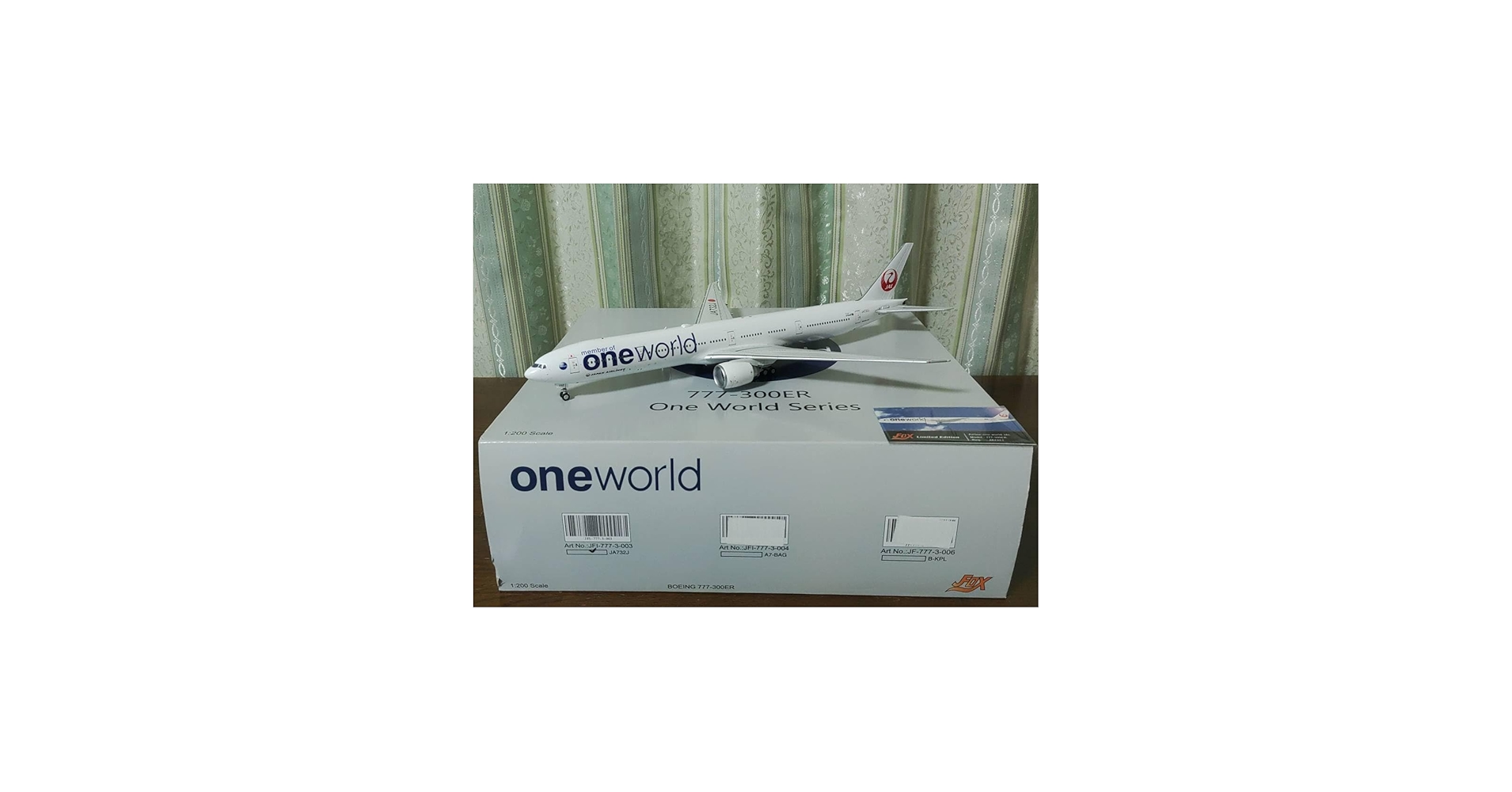 Amazon.co.jp: 1/200J-FOX日本航空 B777-300ER ONEWORLD塗装機（現行