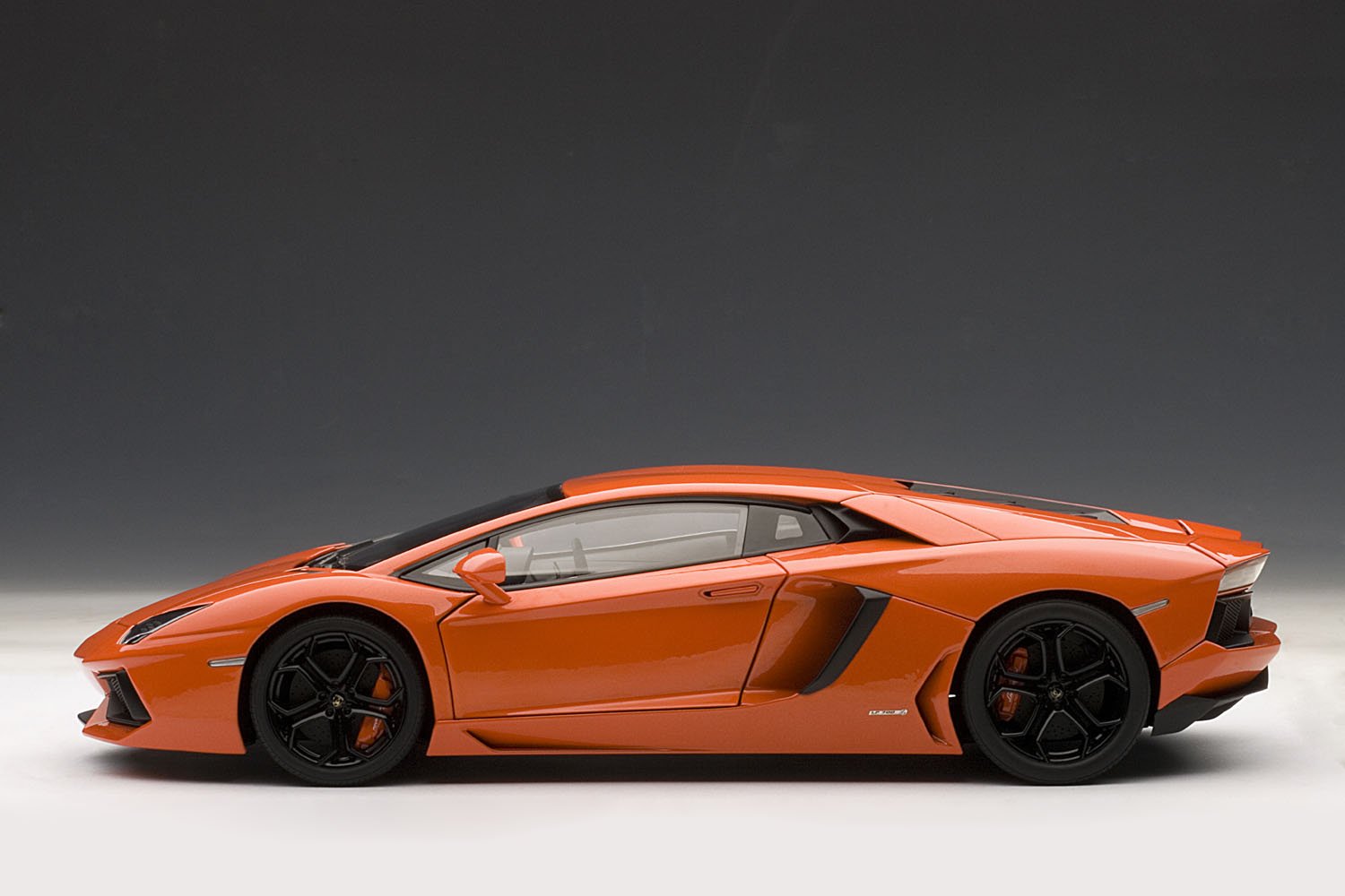 Amazon.co.jp: AUTOart 1/18 ランボルギーニ アヴェンタドール LP700-4