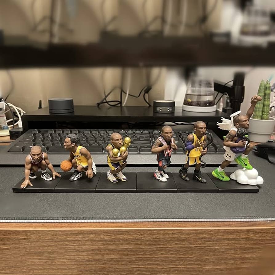 Amazon.co.jp: コービー・ブライアント 置物 バスケットボール