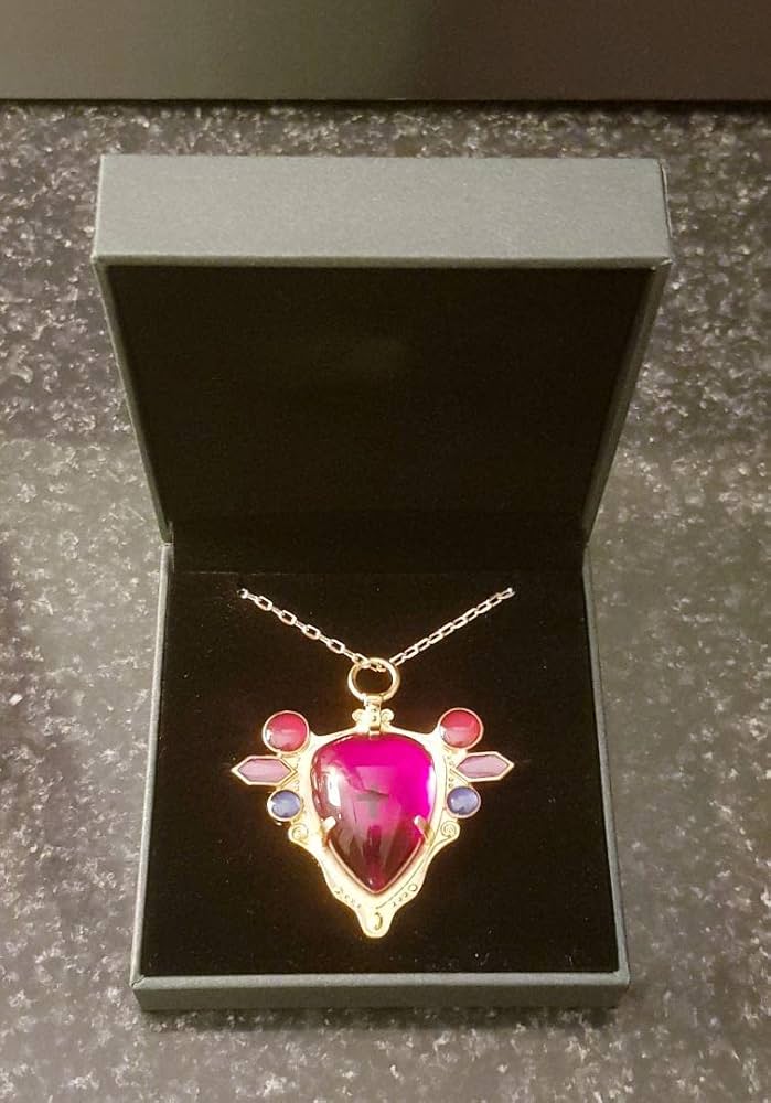 Amazon.co.jp: JOJO原画展 第二部 戦闘潮流 エイジャの赤石 ペンダント