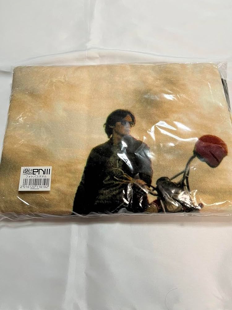 Amazon.co.jp: 稲葉浩志en3 フォトバスタオル ツアーグッズ : ホーム