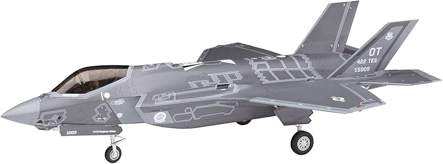 Amazon.com: Hasegawa 1:72 Scale F-35A Lightning II Model Kit