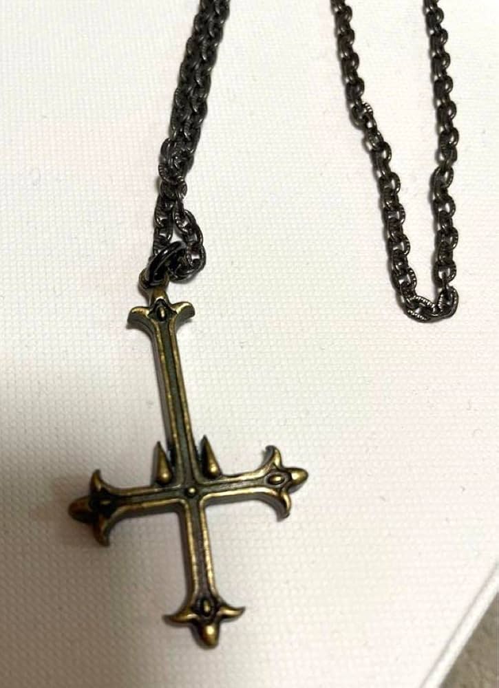 Amazon.co.jp: HUNTER×HUNTER クロロ 逆十字ネックレス OVA初回特典