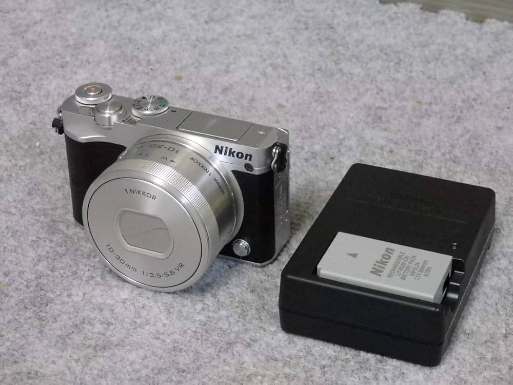 Amazon | Nikon ミラーレス一眼 Nikon1 J5 標準パワーズームレンズ