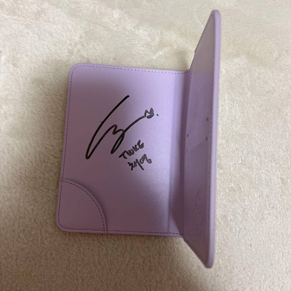 Amazon.co.jp: TWICE チェヨン サイン入り カカオフレンズ パスケース