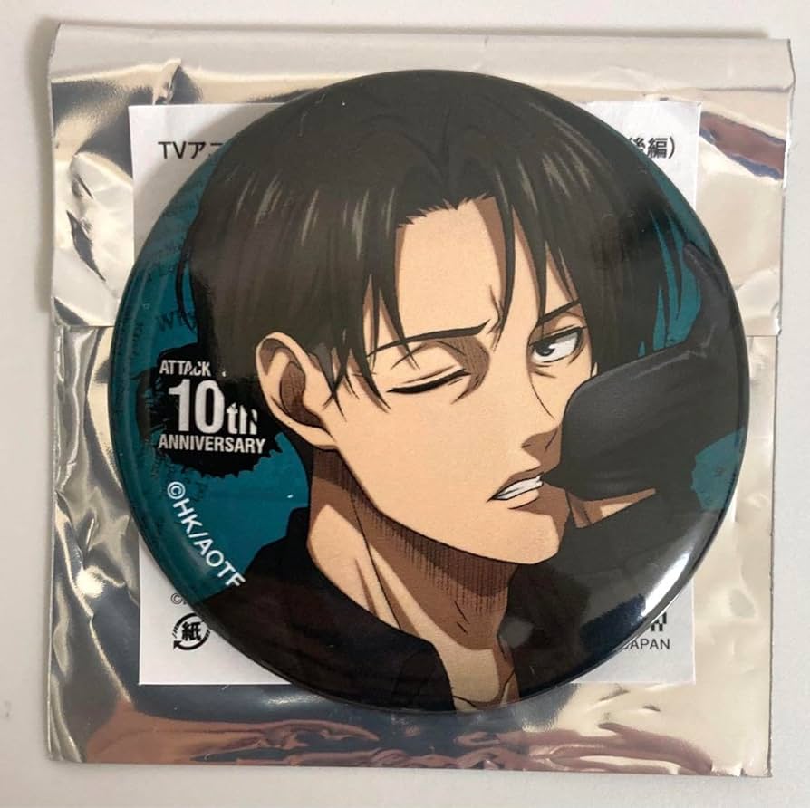 Amazon.co.jp: 進撃 リヴァイ カラオケの鉄人 カラ鉄 コラボ 缶バッジ