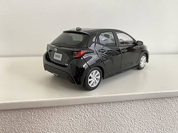 Amazon.co.jp: トヨタ ヤリス ミニカー 1 30 ブラック 202 黒 カラー