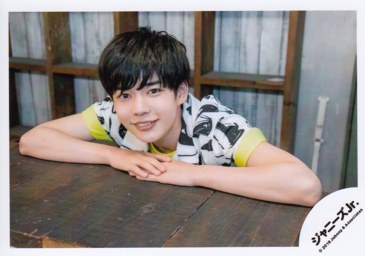 Amazon.co.jp: なにわ男子 公式 生 写真（長尾謙杜）J00241 : おもちゃ