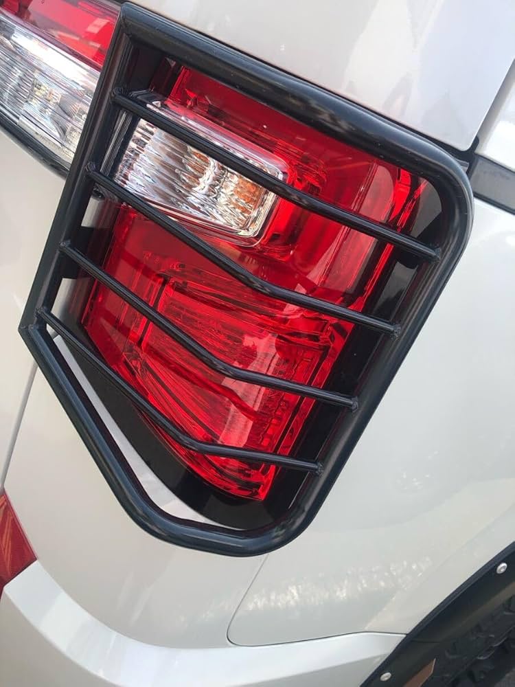 Amazon.co.jp: デリカD:5後期車用テールレンズガードロードハウス