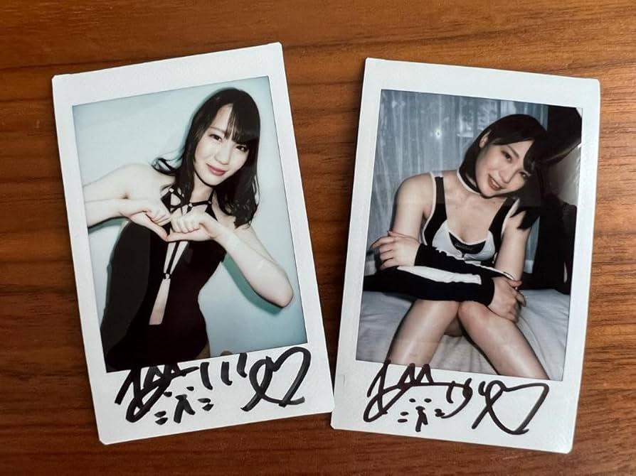 Amazon.co.jp: 鈴村あいり 直筆サイン入りチェキ2枚セット : おもちゃ