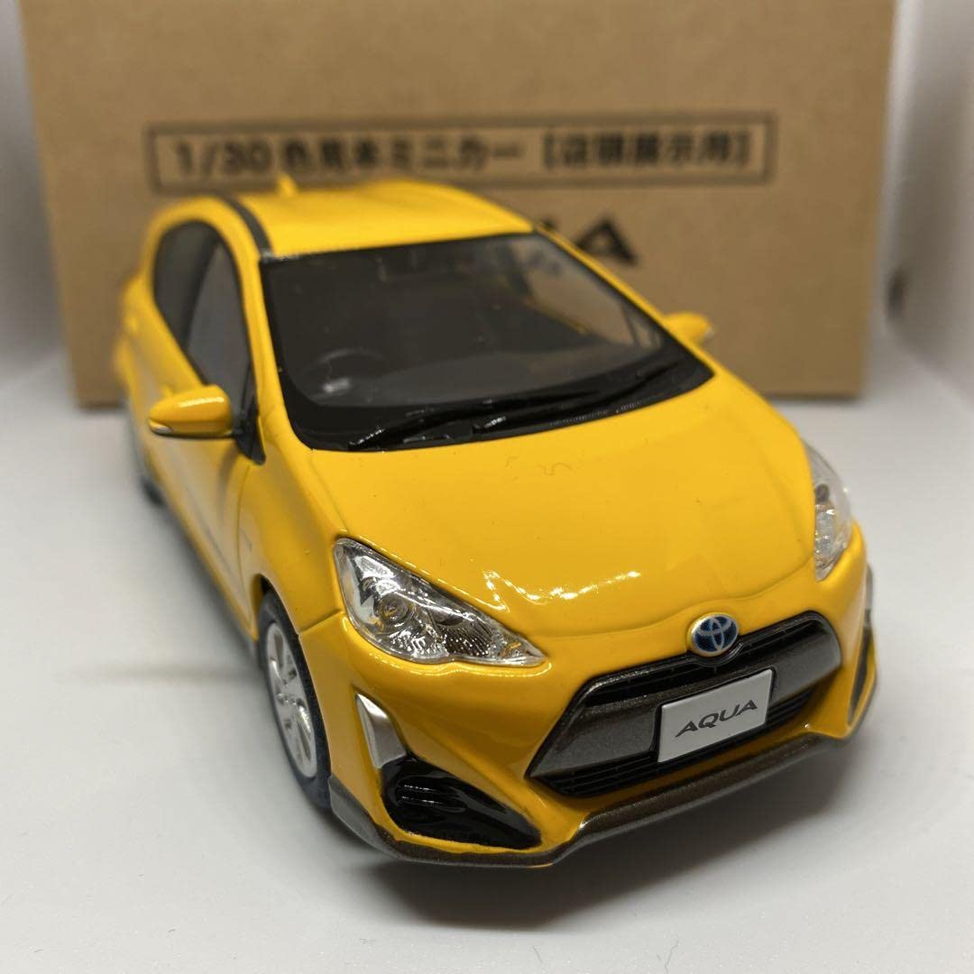 Amazon.co.jp: アクアAQUA カラーサンプルミニカー イエロー 5A3
