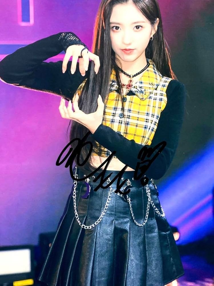 Amazon.co.jp: 中…カンイェソ直筆サイン入り超大型写真…Kang Ye-seo