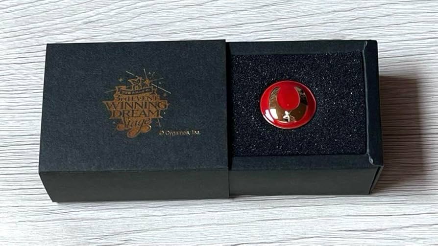 Amazon.co.jp: ウマ 娘. トレーナー ピンバッジ (ゴールドVer