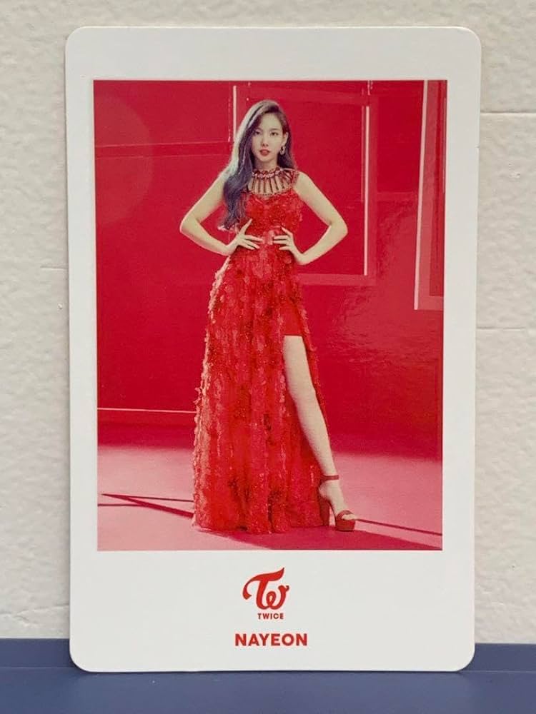 Amazon.co.jp: TWICE 公式 トレカ トゥワイス ナヨン 赤色 ドレス