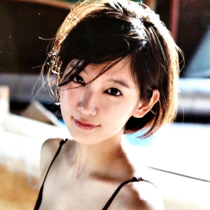 Amazon.co.jp: セール中…吉岡里帆直筆サイン入り写真… : おもちゃ